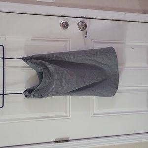 Women's Anne Klein size 10, dry clean only, 98% worsted wool, houndstooth skirt